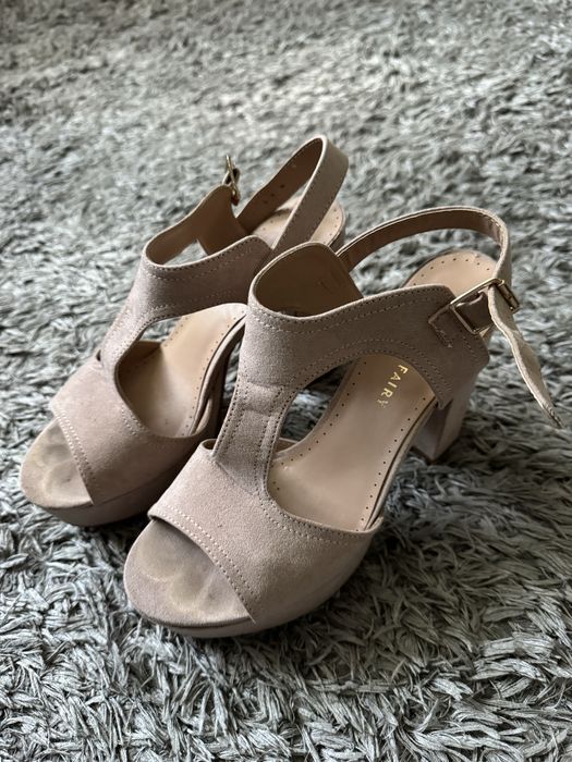 Buty na obcasie damskie Jenny Fairy CCC słupek różowe