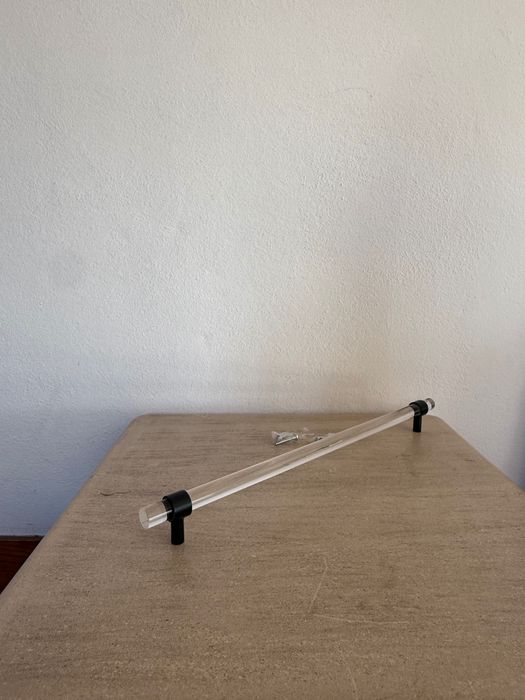 Puxador para Móveis em Acrílico Transparente – Preto, 32 cm