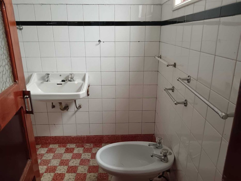 Vende-se Moradia