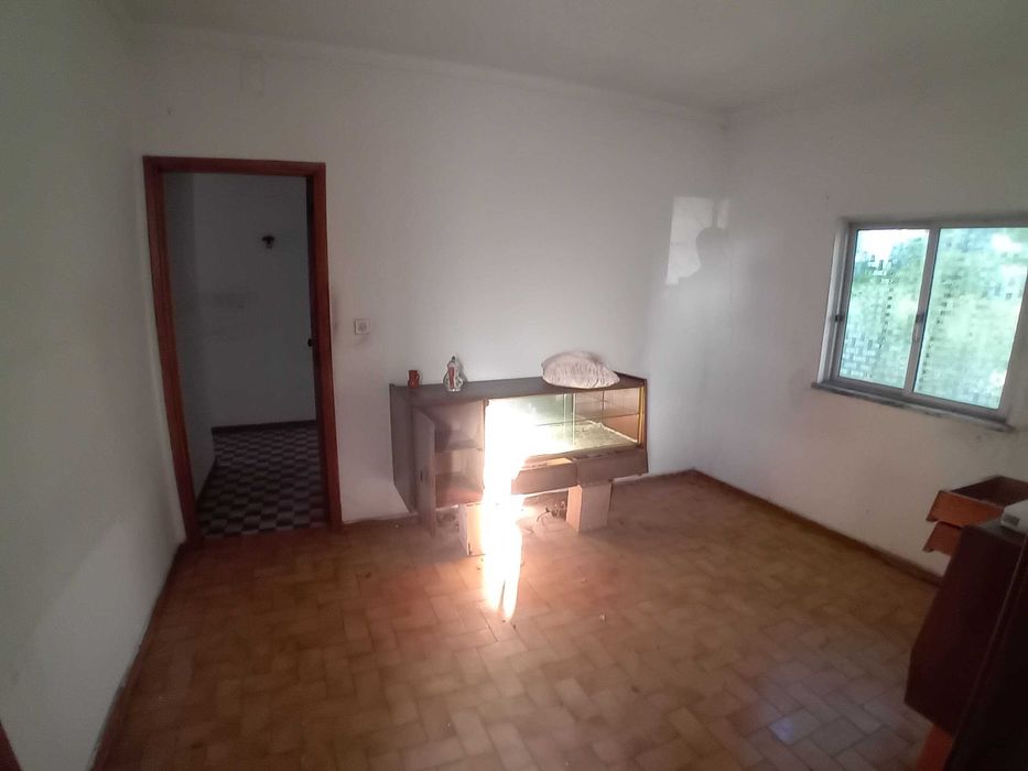 2 moradias mais 900m2 de terreno em São Martinho do Bispo