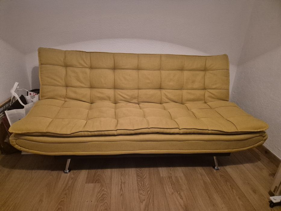 Sofá-cama amarelo