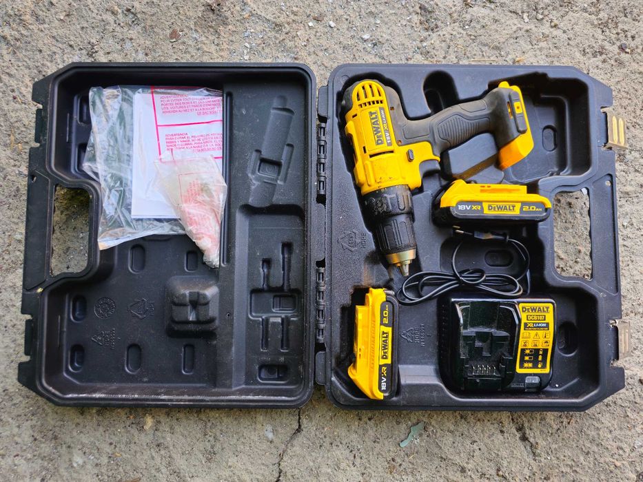 Дрель-шуруповерт аккумуляторная DeWALT DCD771D2 Дриль-шурупокрут