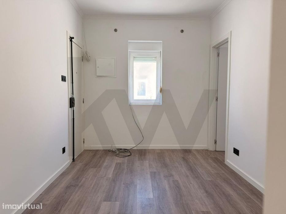 T2 Remodelado c/ Vista parcial de Rio | Algés | Próximo da Marginal