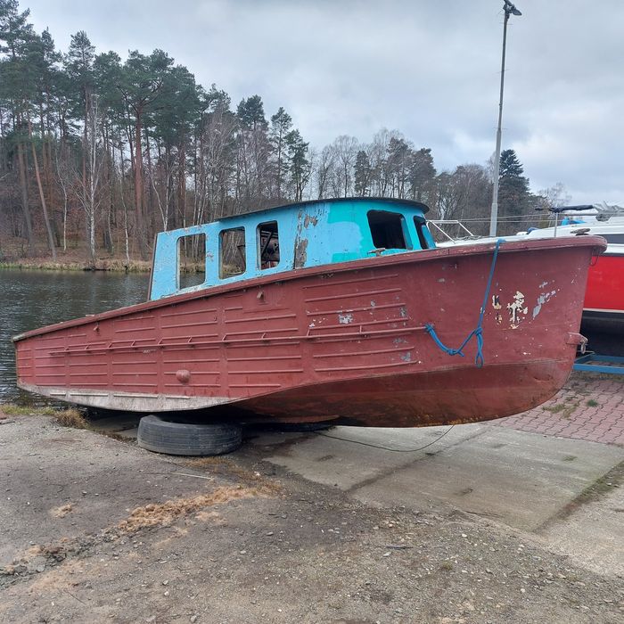 Kuter holowniczy wojskowy silnik diesel