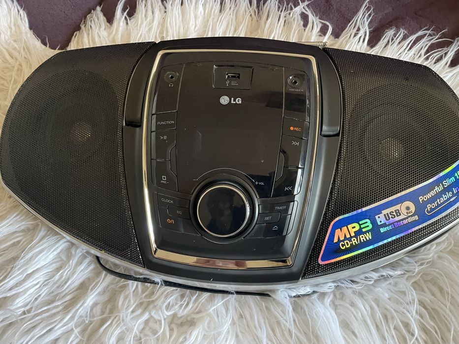 Музичний центр (магнітола) LG SB-74 MP3/CD/USB