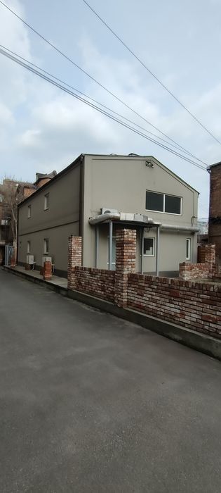 Оренда центр. Комерційне приміщення вільного призначення. Автономне опалення . Свій двір. Окремий вхід.2 поверхи