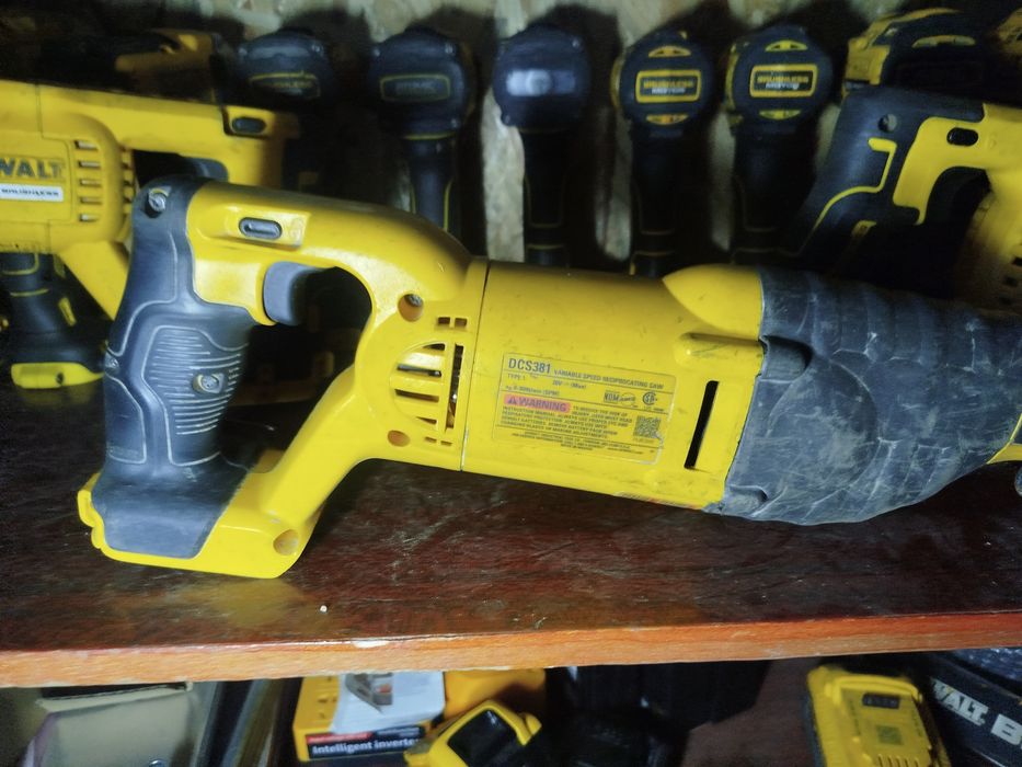 Dewalt інструмент