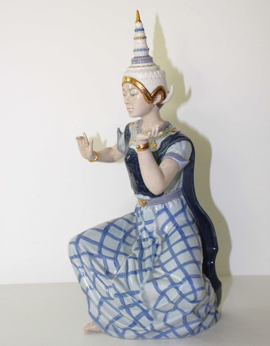 Porcelana - Bailarina Tailandesa