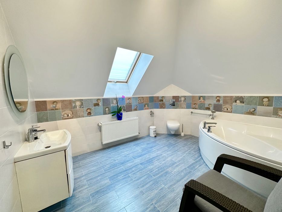 Продам уютный дом 246 м2 со своим выходом к речке в Новоалександровке