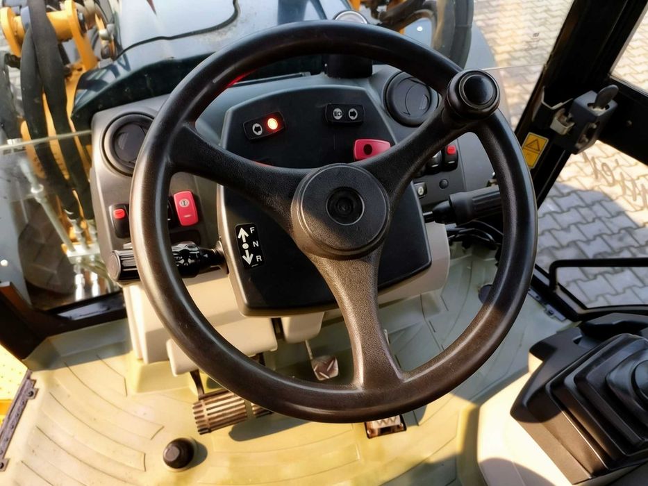 Екскаватор-навантажувач Caterpillar 444E