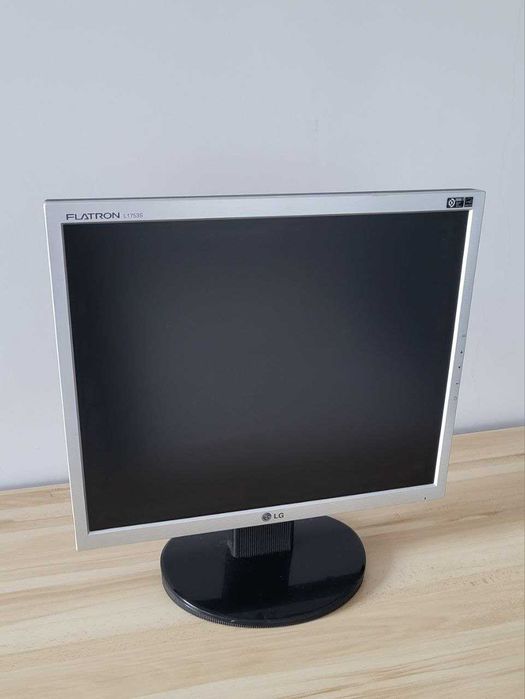 Monitory 17 cali Samsung i LG