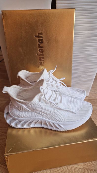 Кросівки літні, жіночі