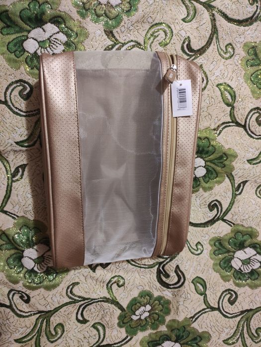 Продам жіночу косметичку