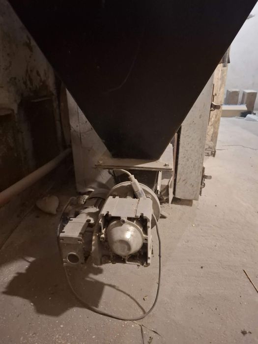 Podajnik i zbiornik na ekogroszek