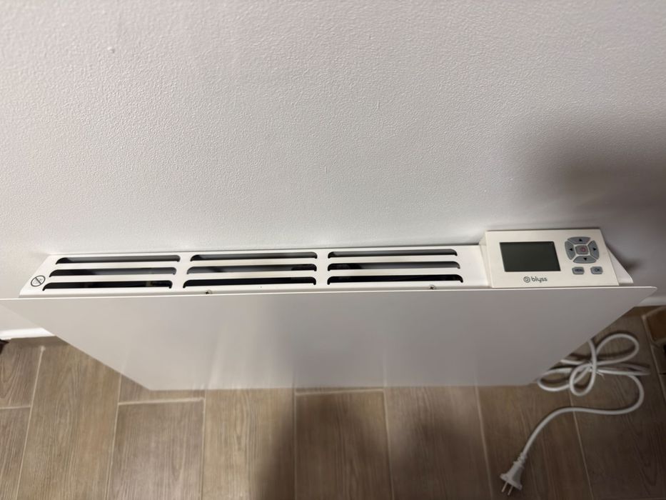 Dwa grzejniki elektryczne ścienne białe 1500W Blyss Saris