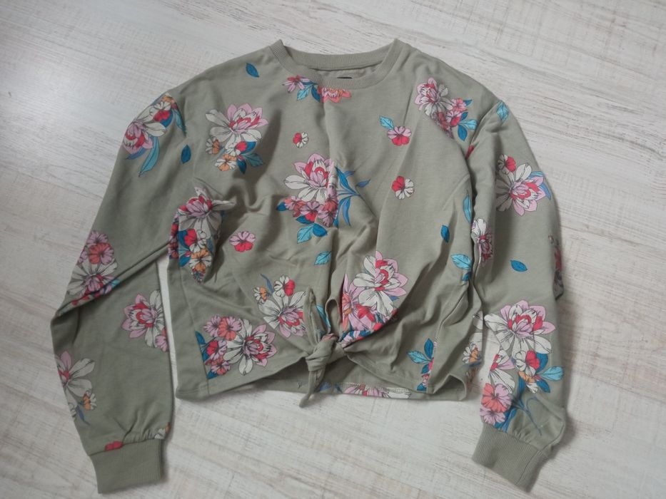 Kolorowa bluza dziewczęca w kwiatki S jak nowa!
