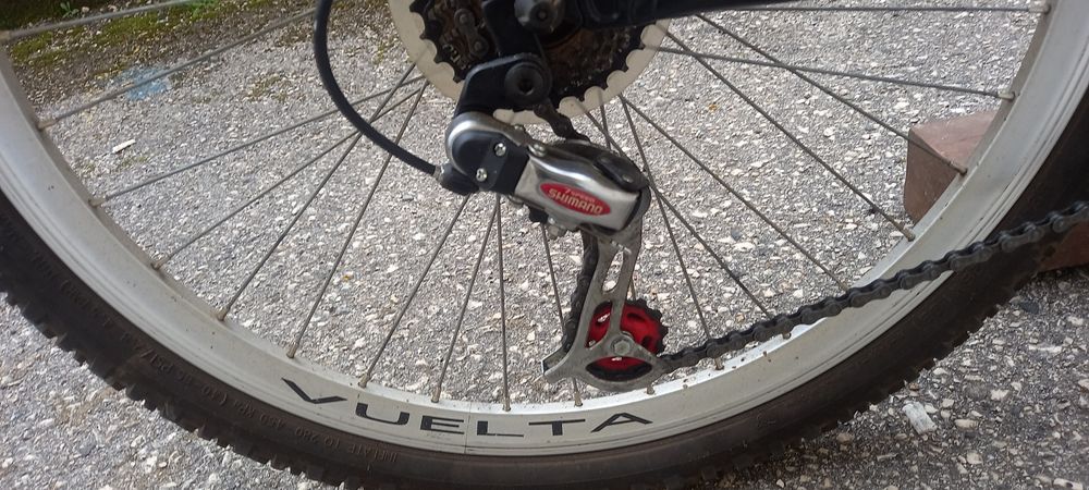 Cadeira e bicicleta