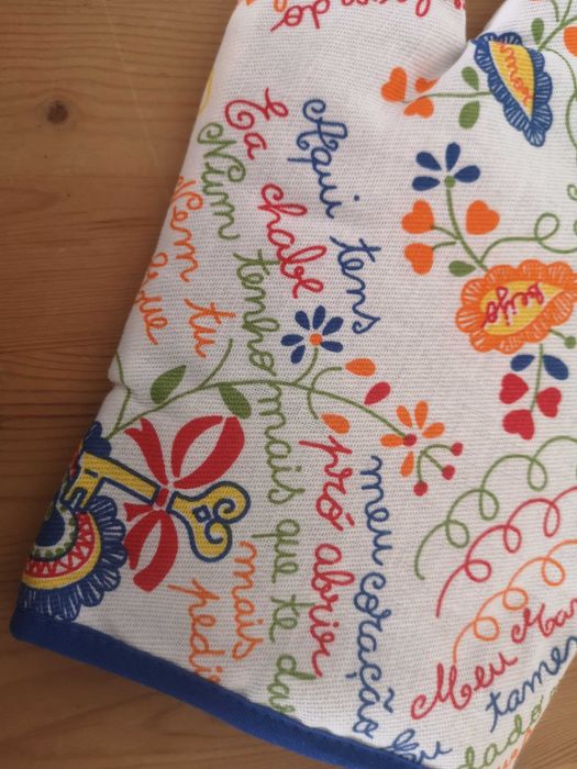 Pega de cozinha com tema "lenço dos namorados"