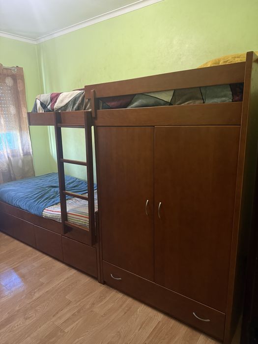 Vendo quarto de solteiro com duas camas em pinho