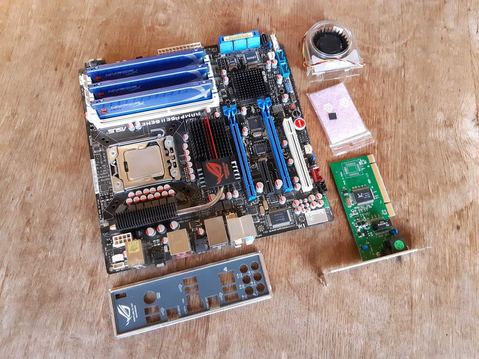 Asus RAMPAGE II GENE X58 + Xeon 6c/12t LGA1366 + 12GB Tri-Channel