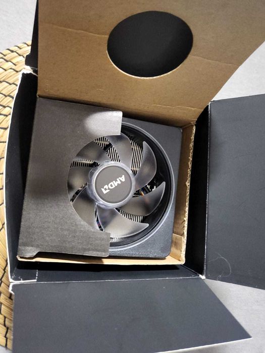 Ryzen 7 3700X, chłodzenie RGB, nieużywane