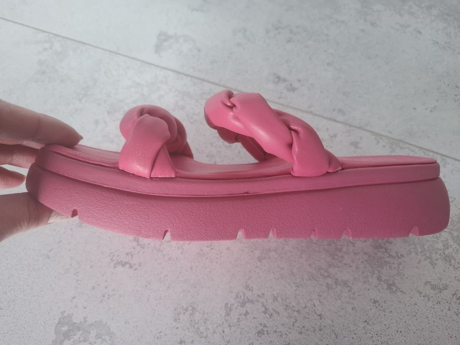 Różowe klapki na platformie r. 38