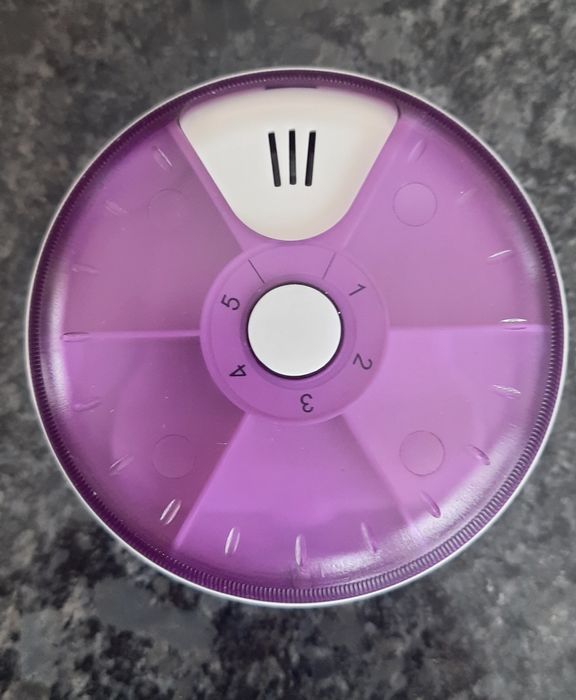 Elektroniczny pojemnik na leki z budzikiem