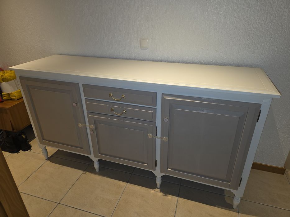 Aparador de sala em nogueira (restaurado)