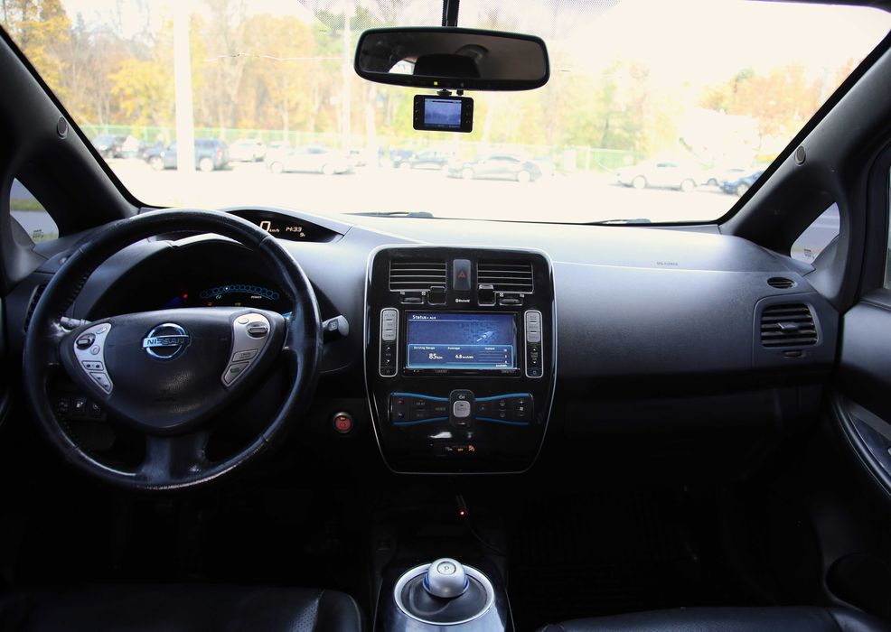 Продам Nissan Leaf