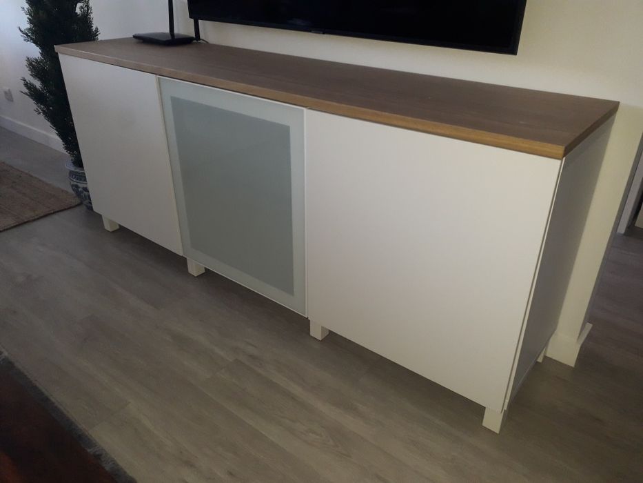 Aparador IKEA Besta