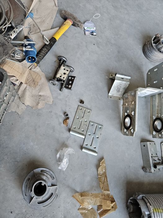 Zawiasy do bramy segmentowej bębny