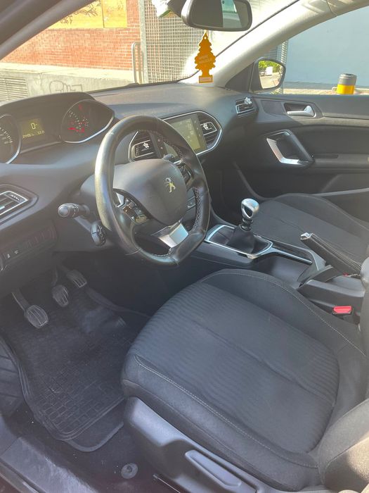 Vendo Peugeot 308 SW 1.6 BlueHDi de 120cv, caixa manual de 6 velocidades.
