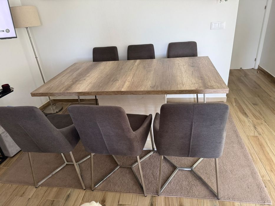 Mesa com 6 cadeiras