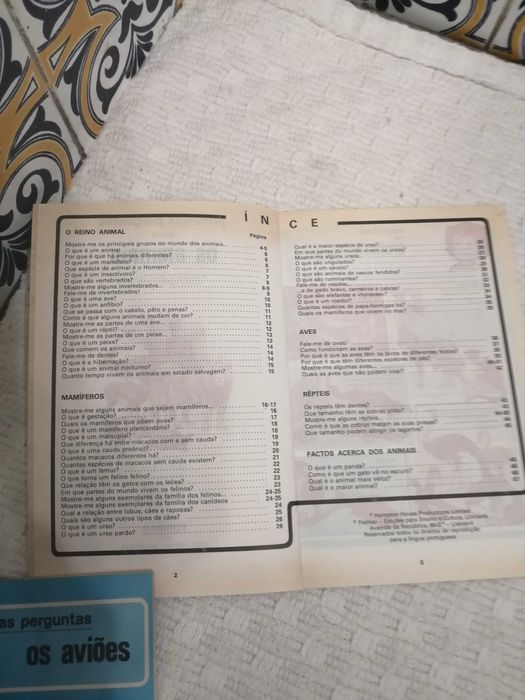 Livros infantis e juvenis com imagens