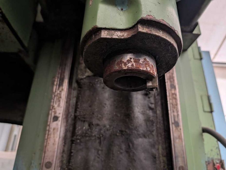 Frezarka CNC HURCO MB4