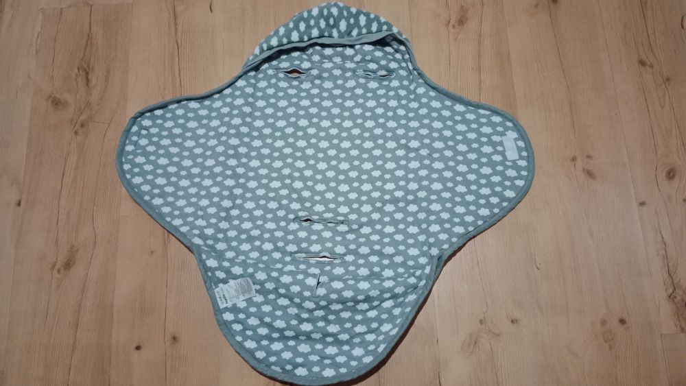 Śpiworek otulacz do fotelika samochodowego