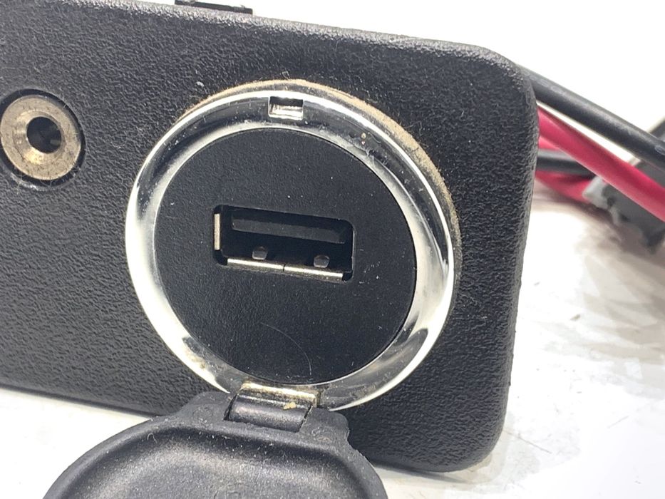 GNIAZDO USB FORD TRANSIT COURIER ZŁĄCZE ŁADOWANIA, MULTIMEDIALNE