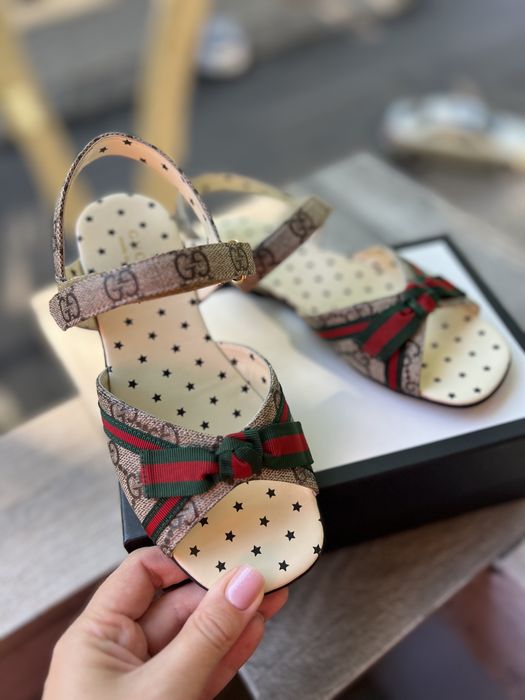 GUCCI Дитячі сандалії з бантом і візерунком логотипу Gucci