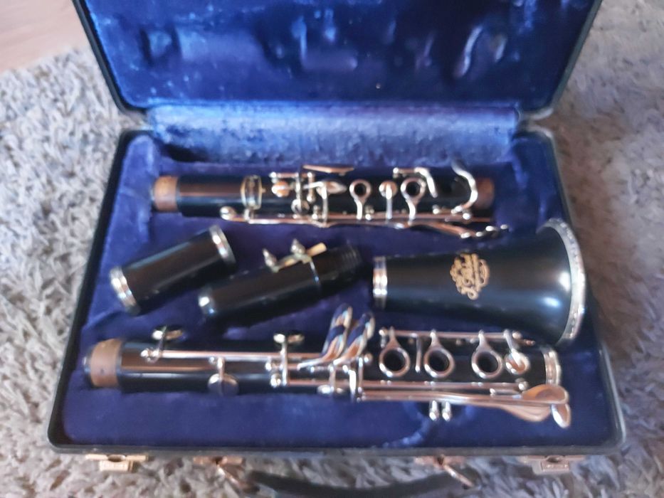 Clarinet with case64176302672003121