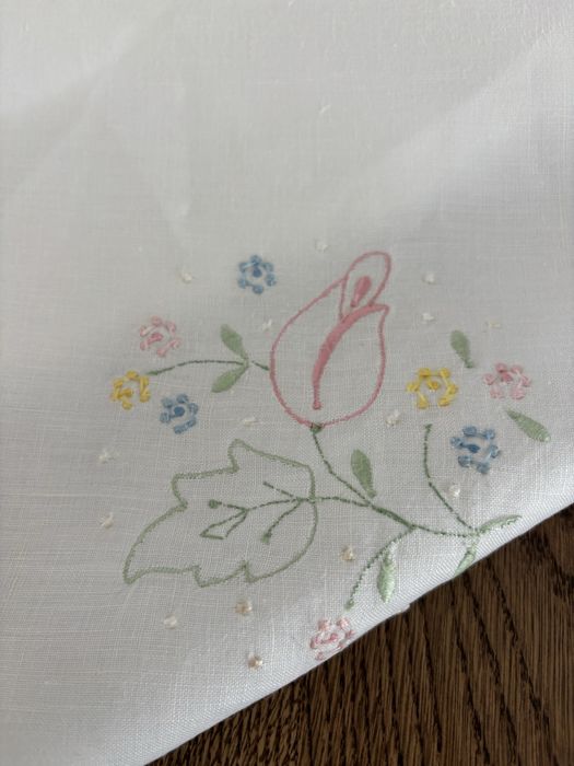 Toalha de mesa linho branco bordado feito à mão