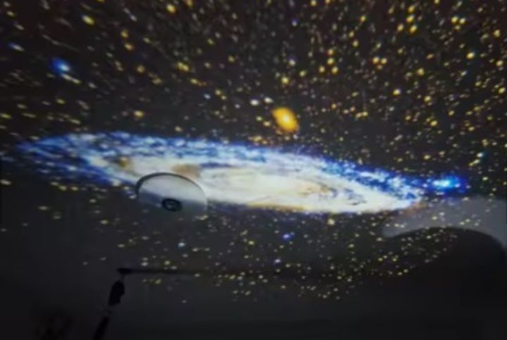 Projetor LED com imagens deslumbrantes de galáxias