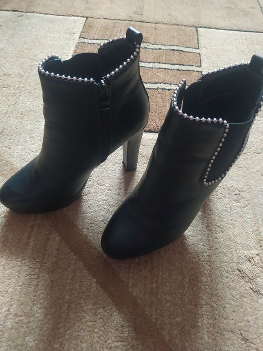 Botki czarne na obcasie