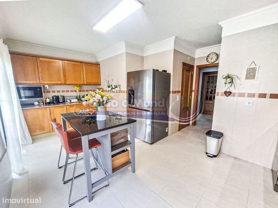 Apartamento T4 em Benavente (B659)