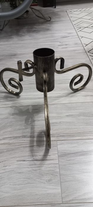 Metalowy stojak na choinkę