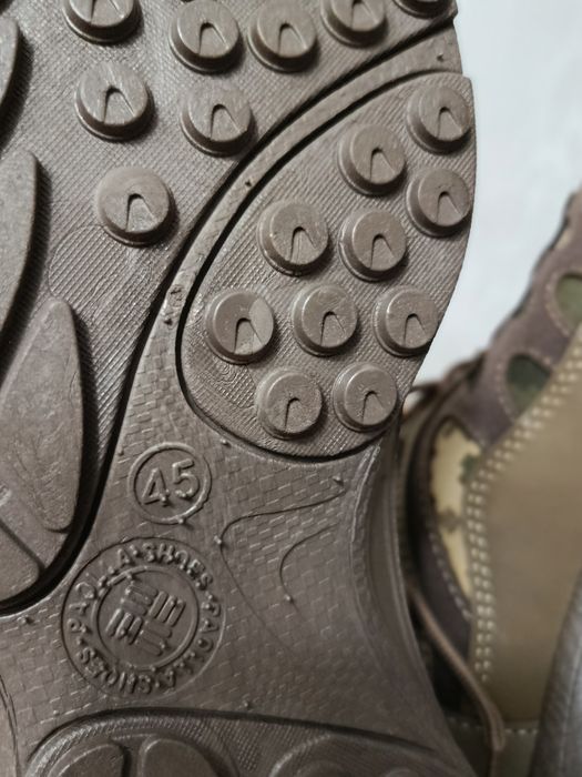 Чоловічі кросівки 45 розміру