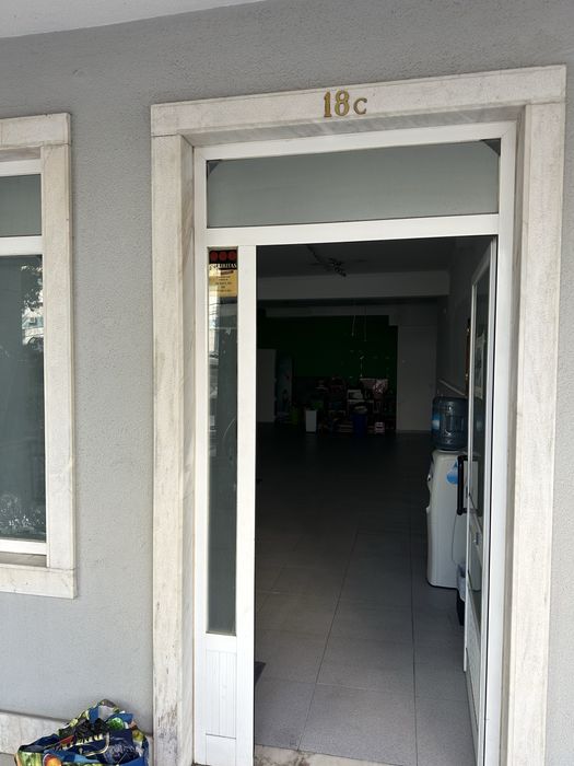 Arrendo loja Amadora 150m2 e 2 wcs
