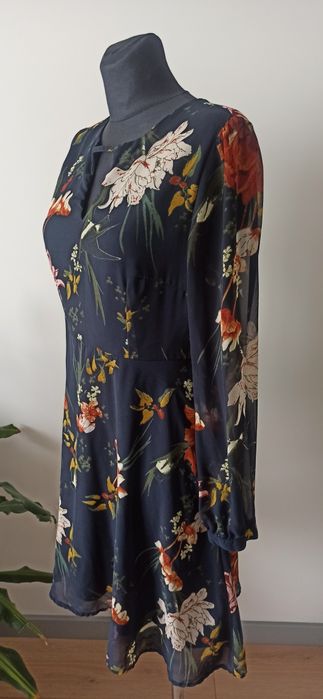 Kolorowa sukienka, lekka i elegancka