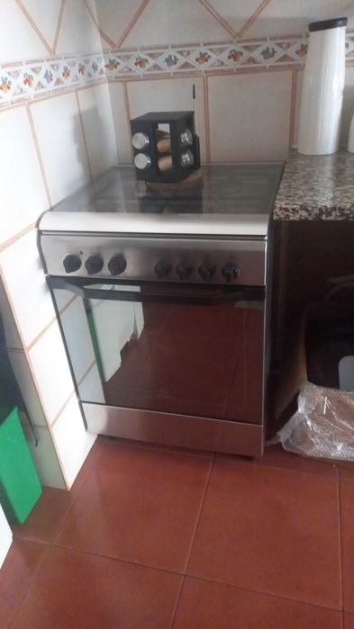 Móveis de Cozinha  + Fogão Indesit + Bancada parcial em Granito+ Cuba em Inox com torneira