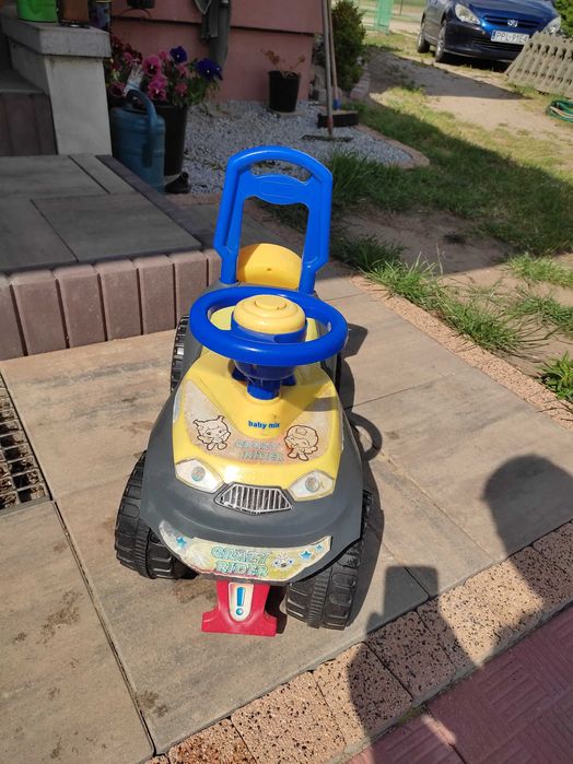 Zabawkowe autko do odpychania dla dziecka