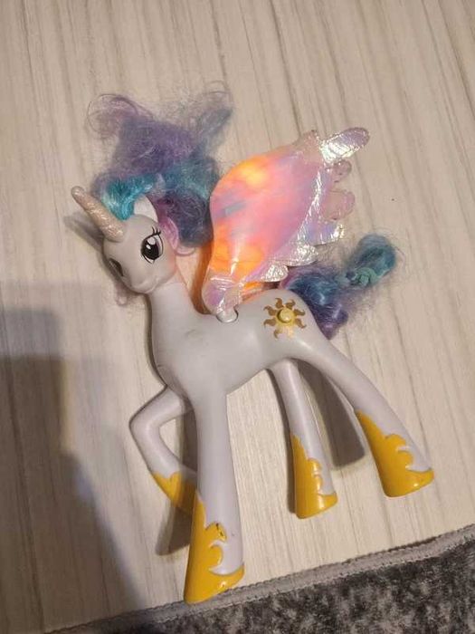 figurka księżniczka Celestia z serii My Little Pony od Hasbro
